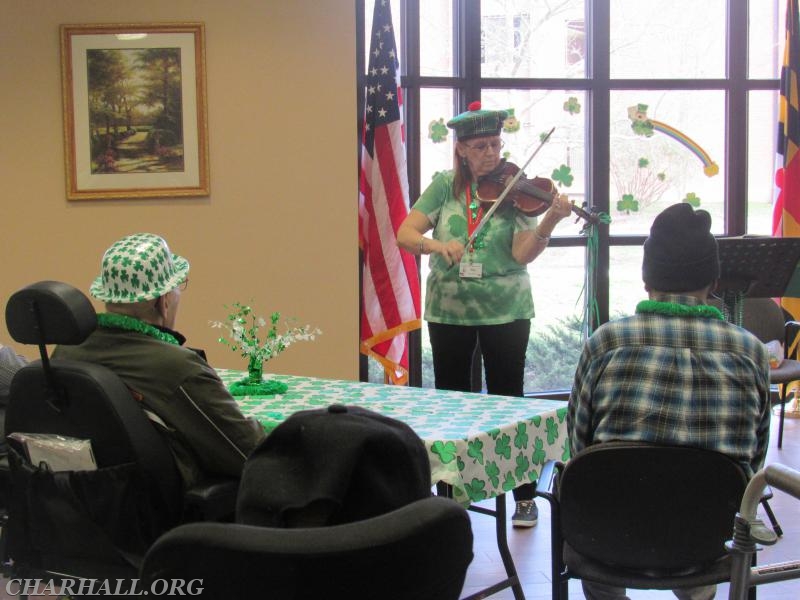 They love the fiddler!